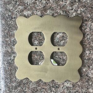 anthropologie 4x plug usa outlet cover gold scalloped edges